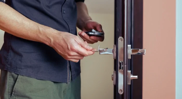 Installation de serrure de s&eacute;curit&eacute; apr&egrave;s effraction